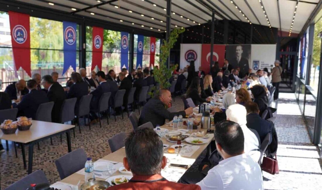 Ankaralılar ve Ankara’ya Hizmet Edenler Derneği (AHİD) yönetimi, 17’nci Olağan