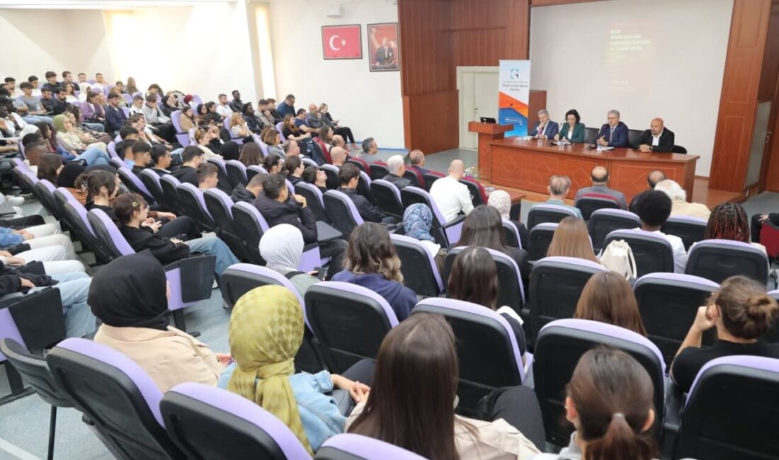 Tokat Gaziosmanpaşa Üniversitesi’nde (TOGÜ) düzenlenen panelde ahilik geleneğinin değerleri girişimcilik