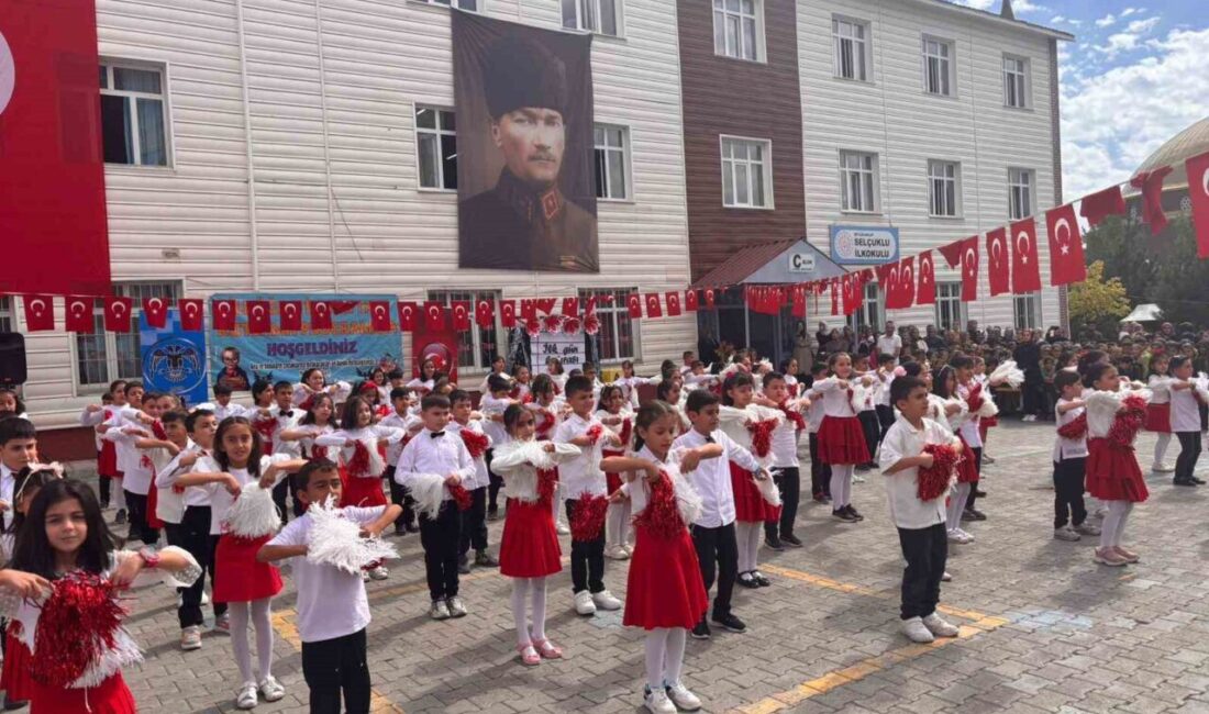 Bitlis’in Ahlat ilçesinde İlköğretim Haftası coşkuyla kutlandı. Ahlat’ta İlköğretim Haftası