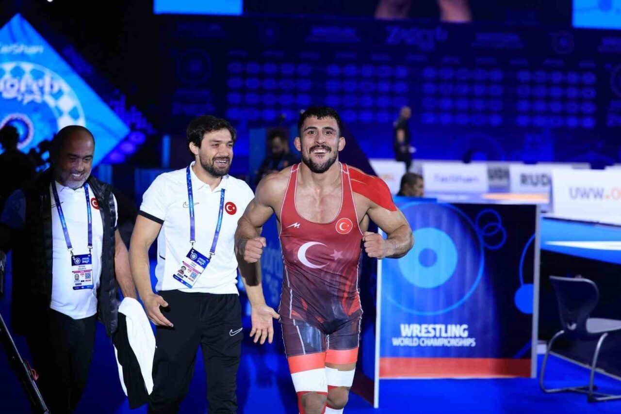 Dünya Güreş Şampiyonası’nda grekoromen stil 77 kiloda Ahmet Yılmaz, İranlı
