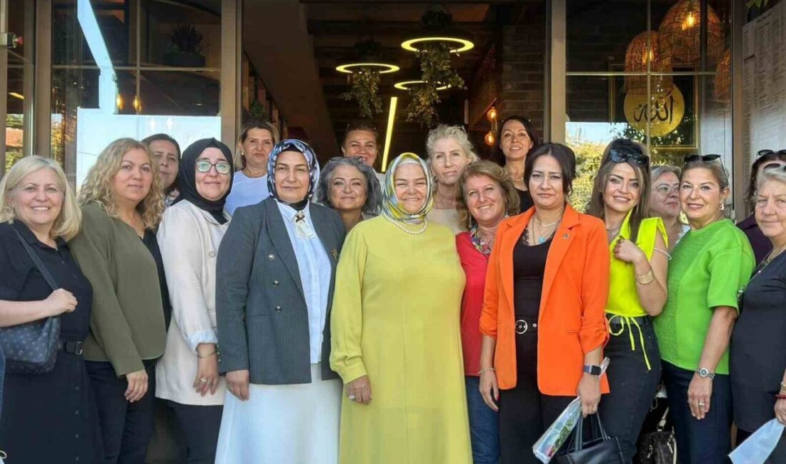 AK Parti Eskişehir İl Kadın Kolları, düzenlenen buluşmada kadın muhtarlarla