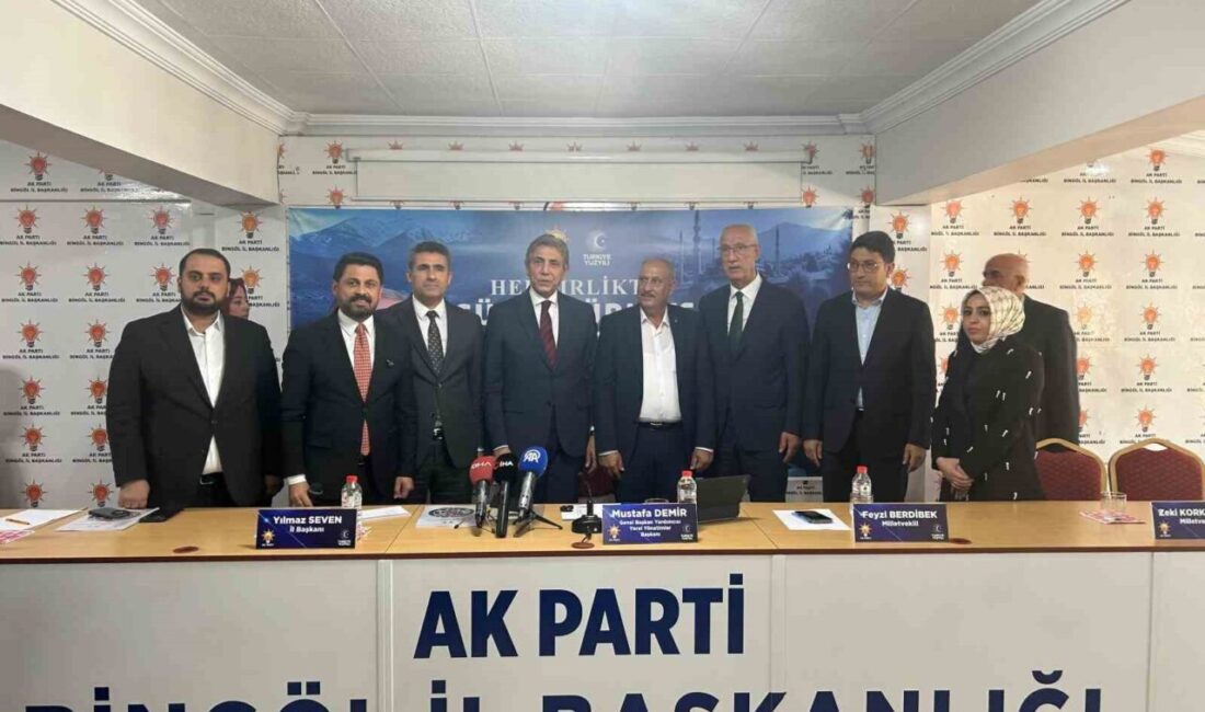 AK Parti Yerel Yönetimlerden Sorumlu Genel Başkan Yardımcısı Mustafa Demir,
