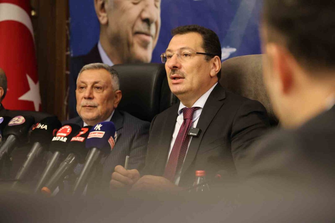 Türkiye Yüzyılı Buluşmaları kapsamında Elazığ’da düzenlenen toplantıda konuşan AK Parti