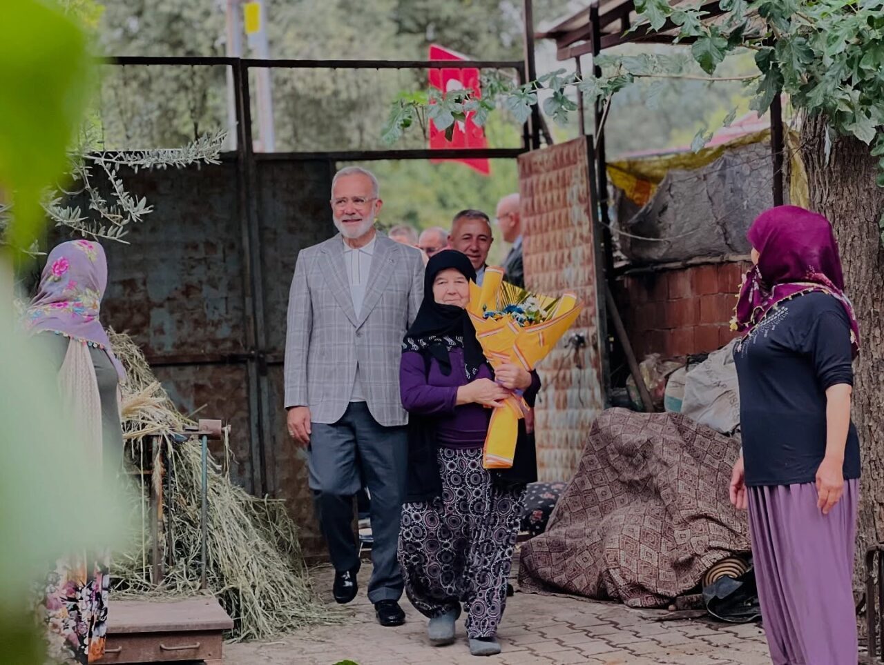 AK Parti heyeti, Alpagut köyünde yaşayan aziz şehit Necdet Ayhan’ın
