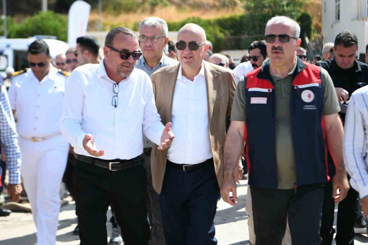 Çanakkale’de 2025-2026 Su Ürünleri Av Sezonu’nun açılışı, yapan balıkçılara Çanakkale