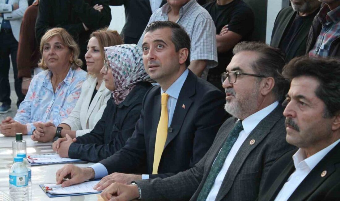 İstanbul’un 28 ilçesinde gerçekleştirilen “Türkiye Yüzyılı Buluşmaları” programı kapsamında AK