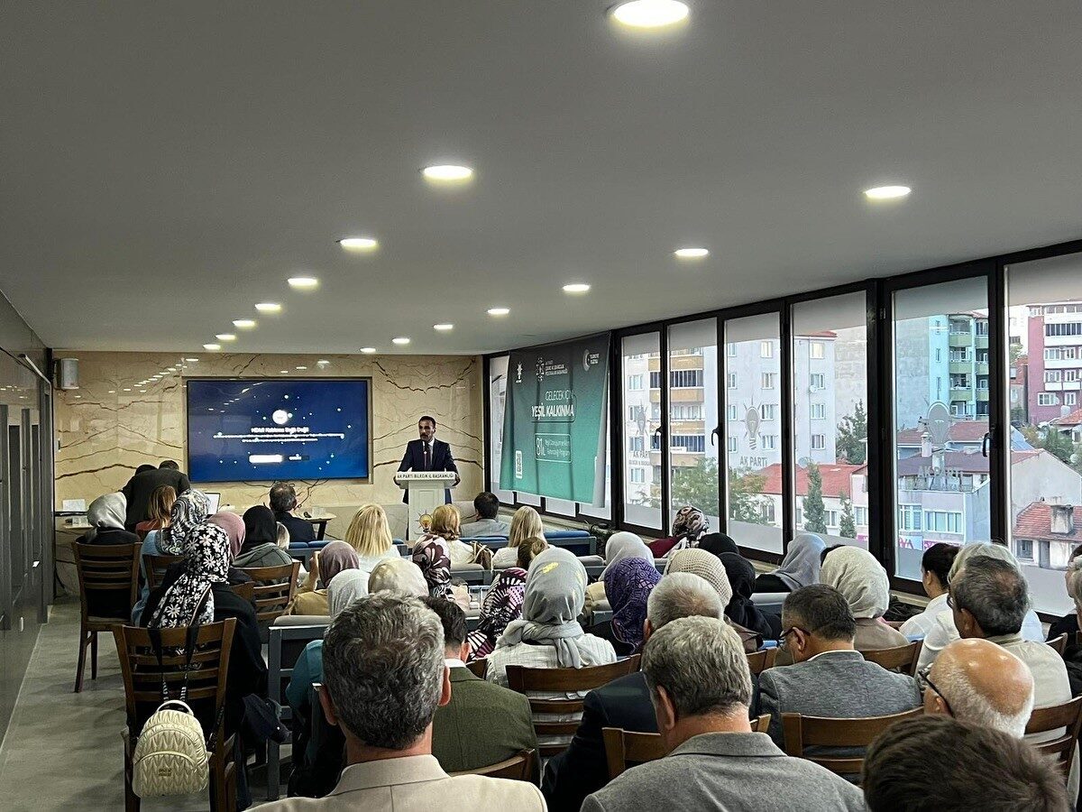 AK Parti teşkilatına yönelik düzenlenen bilgilendirme toplantısında, çevre ve iklim