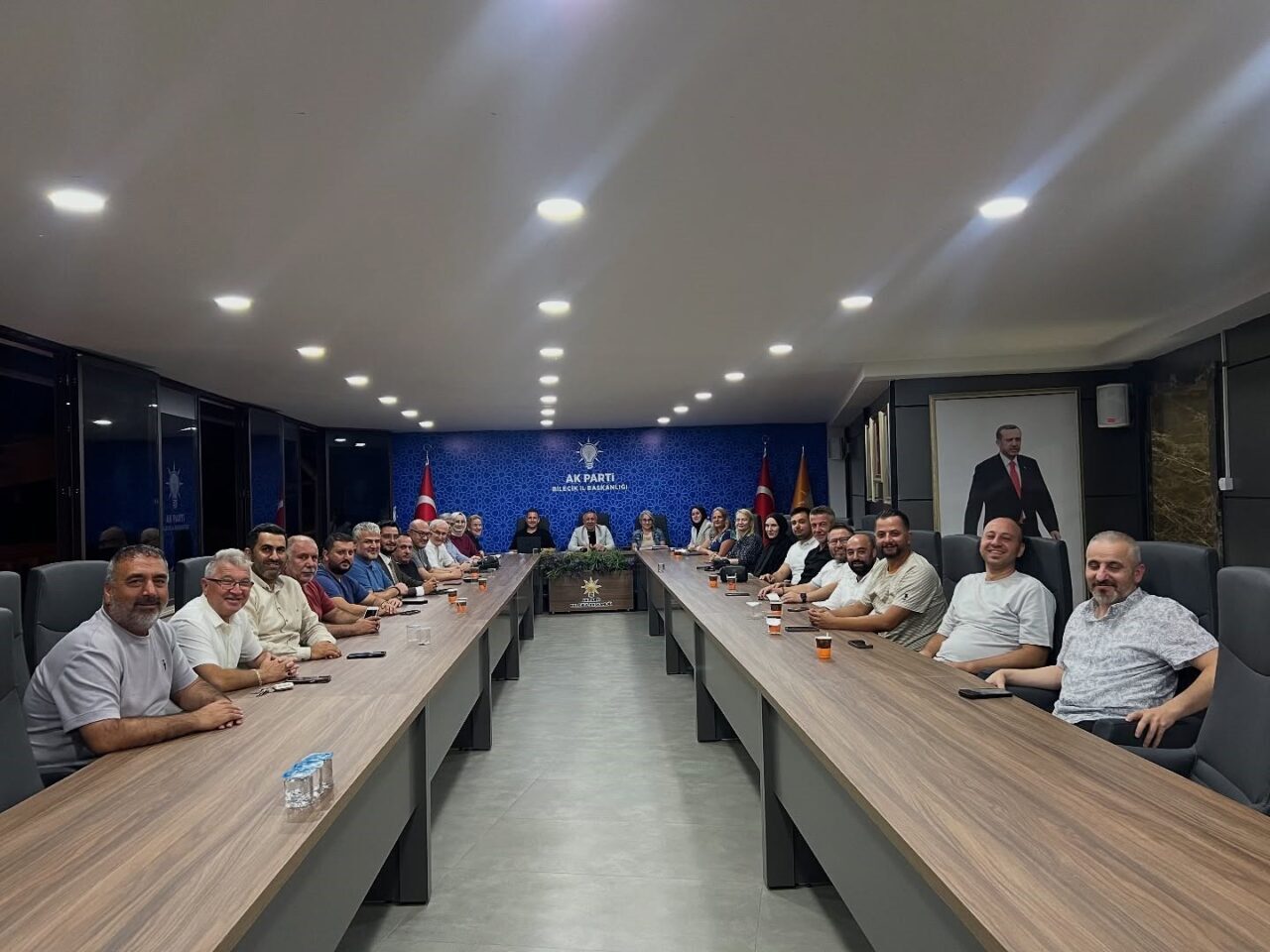 AK Parti Bilecik İl Başkanlığı, teşkilat üyelerinin katılımıyla haftalık yönetim