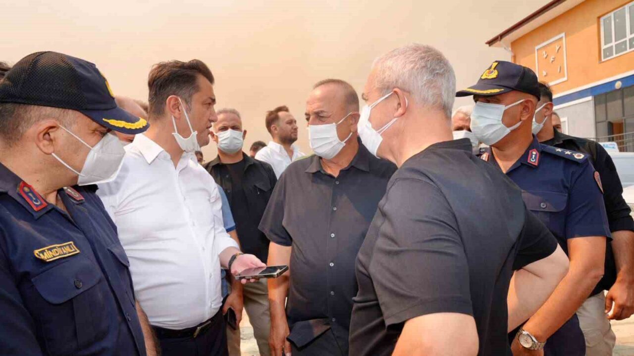 AK Parti Antalya Milletvekili Mevlüt Çavuşoğlu, Alanya’daki orman yangınıyla ilgili,