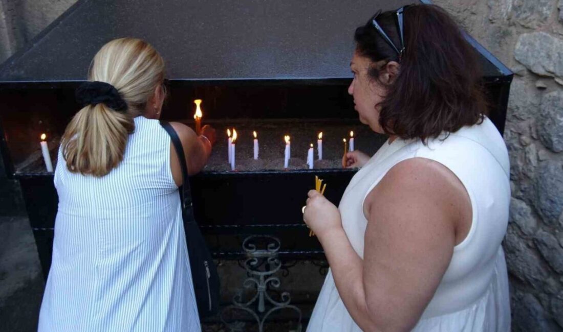 Van’daki Akdamar Adası’nda Kültür ve Turizm Bakanlığının özel izniyle yılda