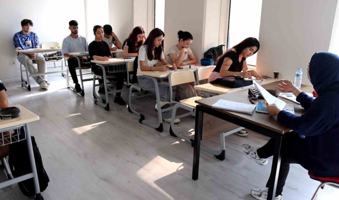 Mersin’in merkez ilçe Akdeniz Belediyesi, gençlerin eğitim hayatına destek olmak