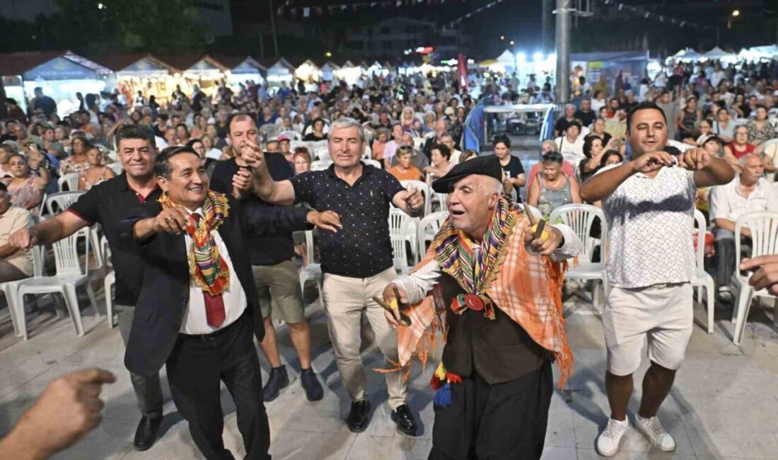 Antalya Muratpaşa Belediyesi’nin 9’uncusunu düzenlediği Yöreler Renkler Festivali’nin Akdeniz Gecesi’nde