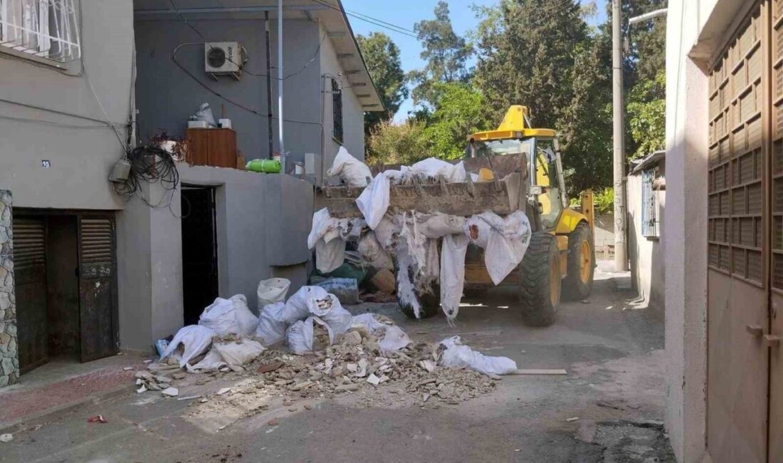 Mersin’in kalbi konumundaki Akdeniz ilçesinde, temizlik çalışmaları adeta bir çevre
