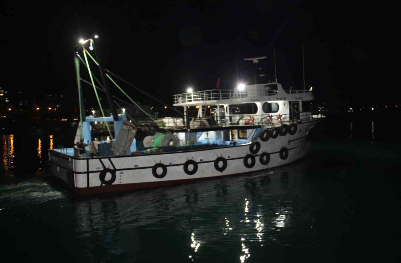 Akdeniz’e 321 kilometrelik kıyısı olan Mersin’de av yasağının bu gece