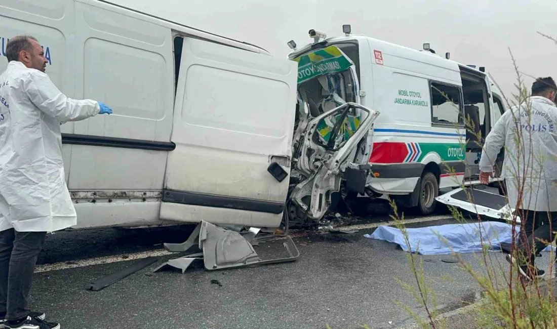 Aksaray’da otoyolda jandarma aracına minibüsün çarpması sonucu 2 askeri personel