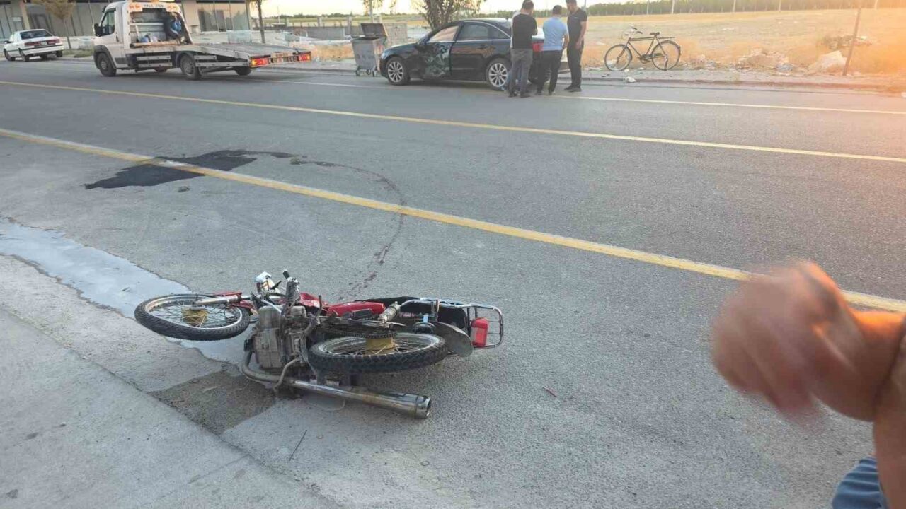 Aksaray’ın Eskil ilçesinde meydana gelen trafik kazasında otomobil ile motosiklet