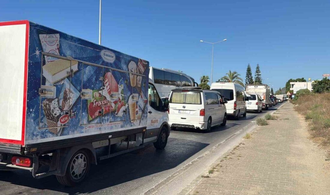 Antalya’nın Alanya ilçesinde tüneller mevkiinde sabah saatlerinde meydana gelen zincirleme
