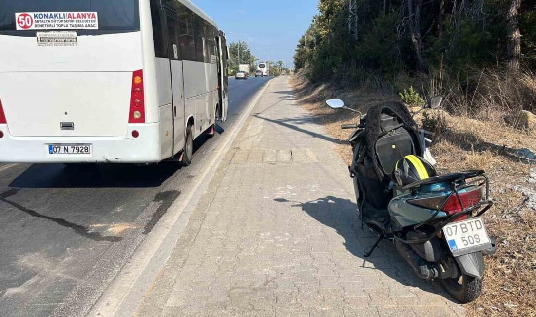Antalya’nın Alanya ilçesinde direksiyon hakimiyetini kaybeden motosiklet sürücüsü, aynı istikamette