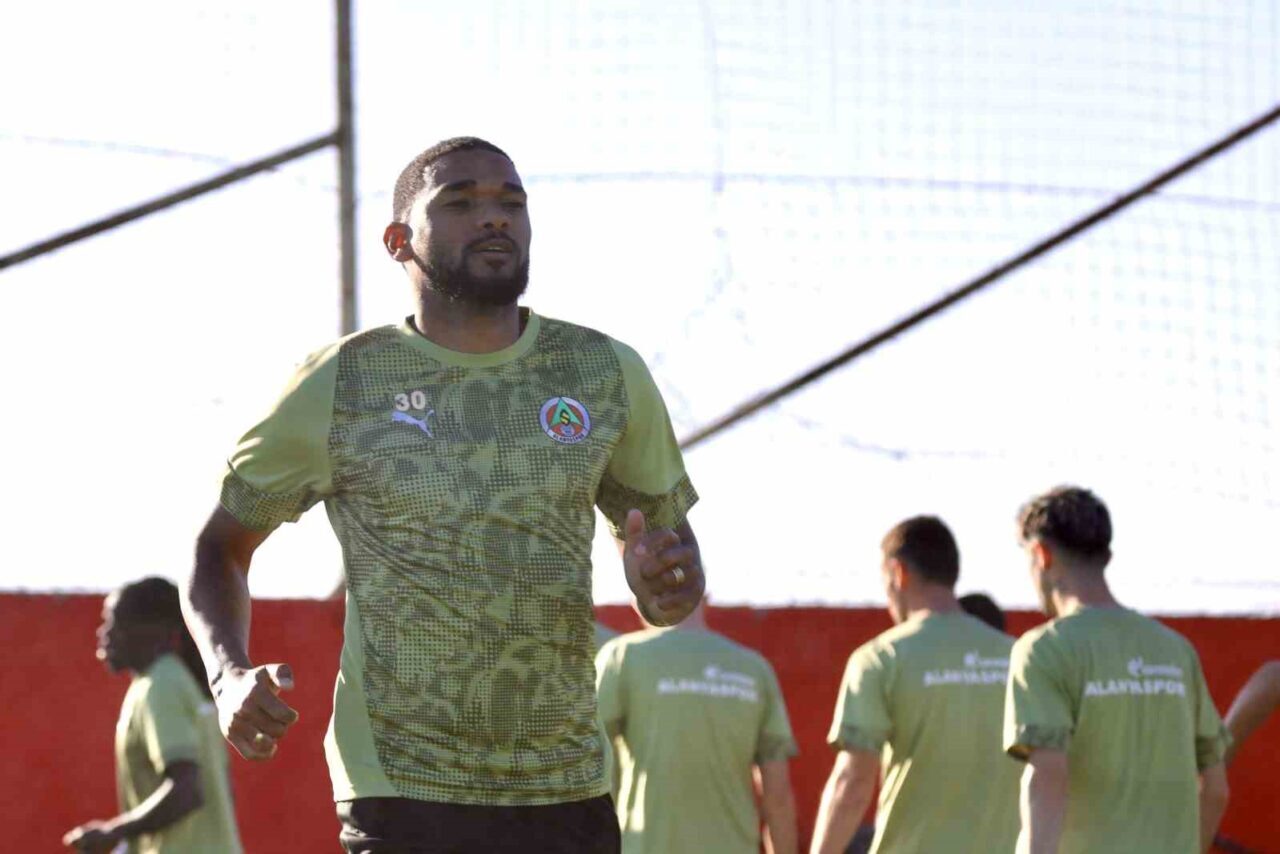 Corendon Alanyaspor, Trendyol Süper Lig’in ilk haftasında ertelenen Fenerbahçe maçın