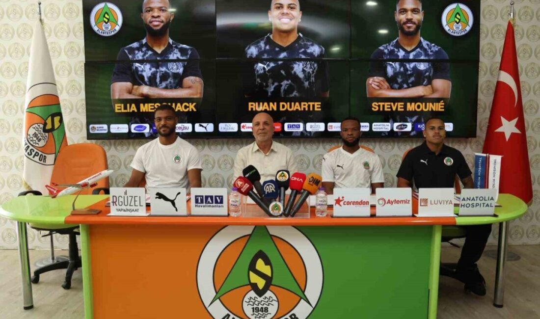 Corendon Alanyaspor, yeni transferleri Steve Mounie, Elia Meschack ve Ruan