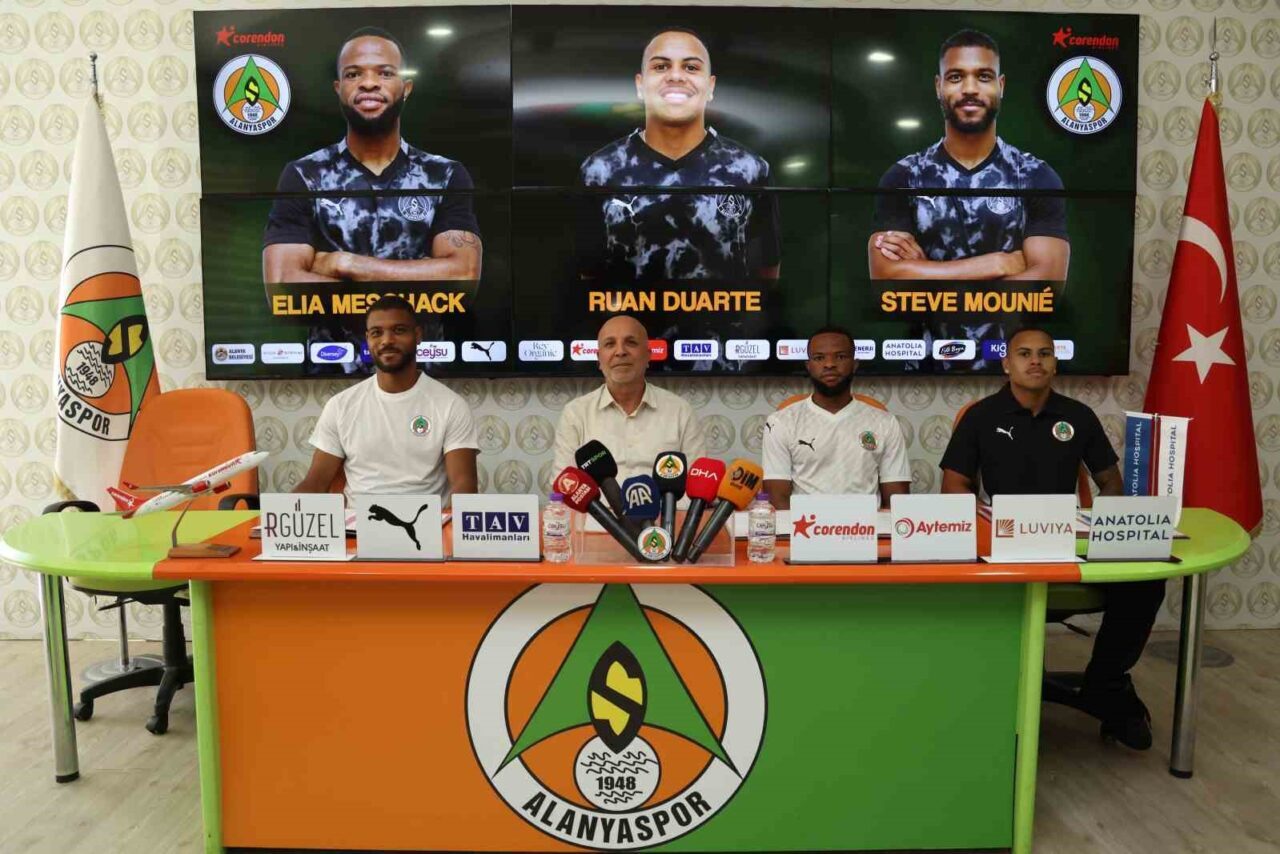 Corendon Alanyaspor, yeni transferleri Steve Mounie, Elia Meschack ve Ruan