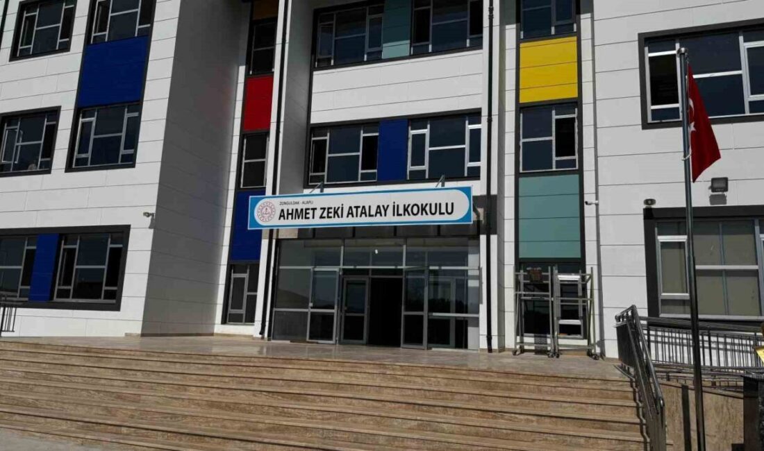 öğretime başlayan Ahmet Zeki Atalay İlkokulu ve Alaplı İmam Hatip