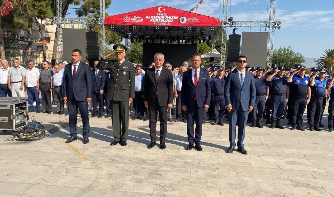 Manisa’nın Alaşehir ilçesinin düşman işgalinden kurtuluşunun 103. yılı düzenlenen törenlerle