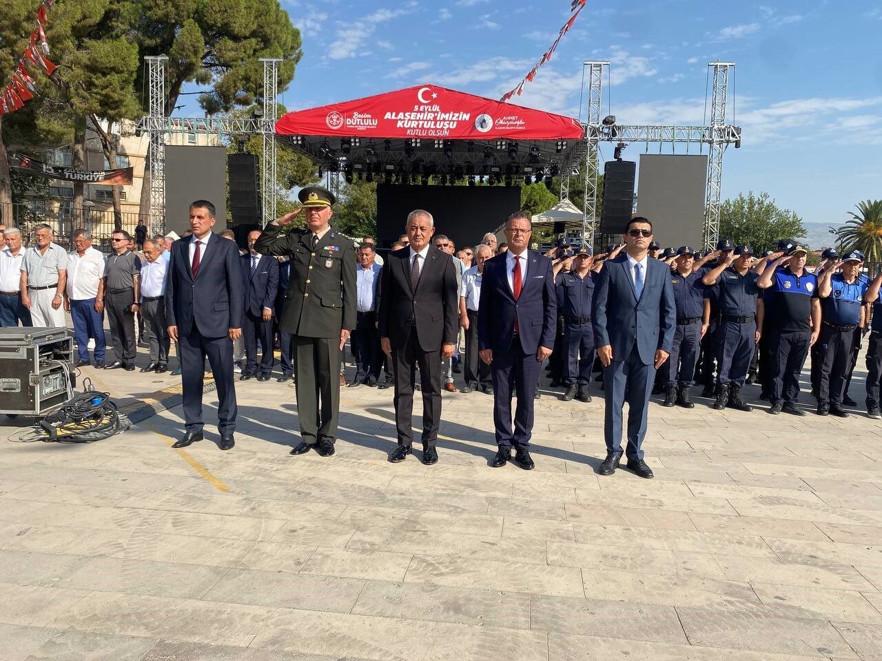 Manisa’nın Alaşehir ilçesinin düşman işgalinden kurtuluşunun 103. yılı düzenlenen törenlerle
