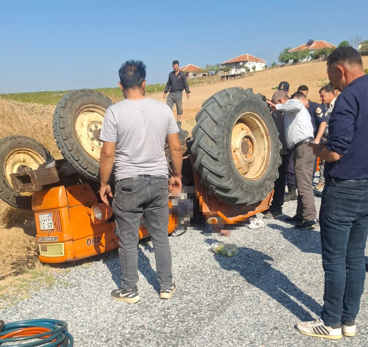 MANİSA (İHA) – Manisa’nın Alaşehir ilçesinde meydana gelen traktör kazasında