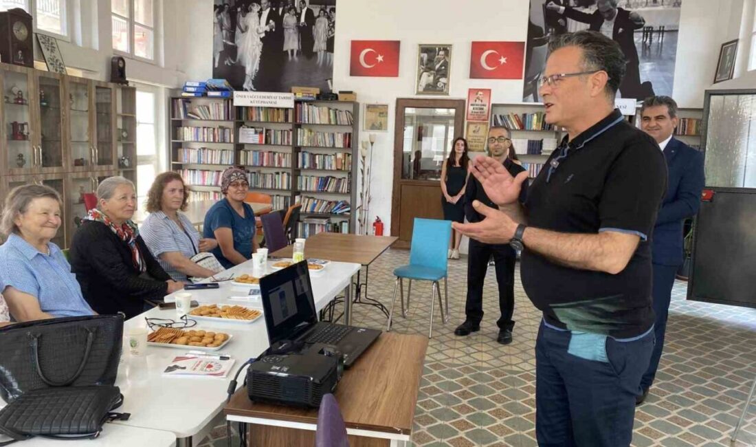 Alaşehir Belediyesince düzenlenen mobil bankacılık kursunda yaşlı ve emekliler bankamatik