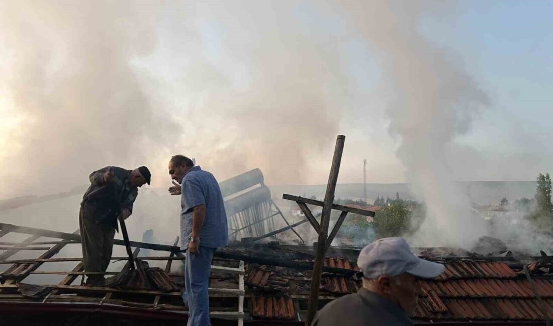 Çorum’un Alaca ilçesinde alevlere teslim olan müstakil ev kullanılmaz hale