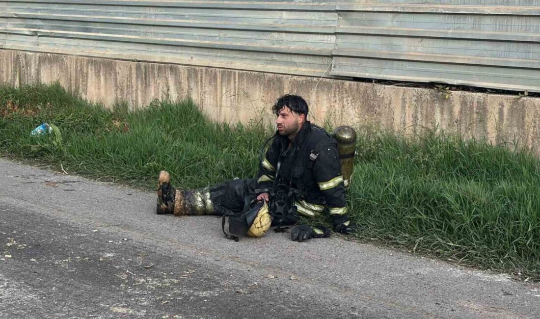 Kocaeli’nin Başiskele ilçesindeki lojistik deposunda 3 saattir süren yangın, itfaiye