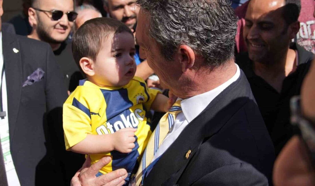 Fenerbahçe Başkanı ve Başkan Adayı Ali Koç’a seçim alanında kongre