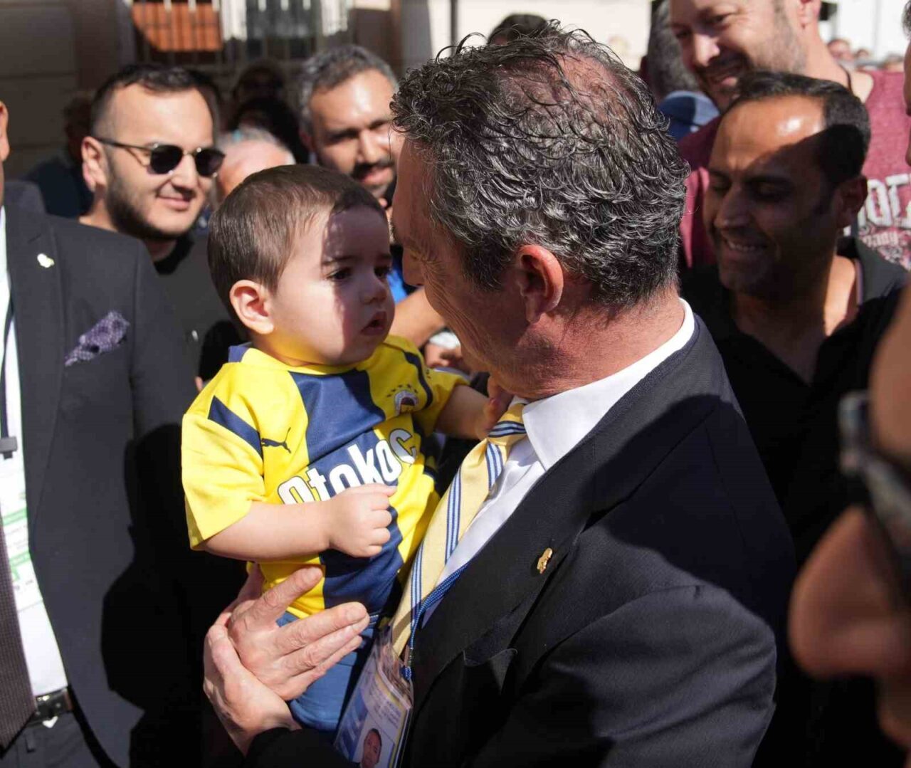 Fenerbahçe Başkanı ve Başkan Adayı Ali Koç’a seçim alanında kongre