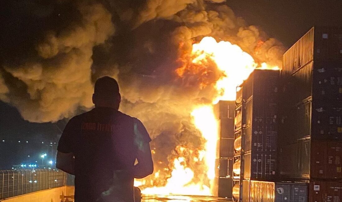 İzmir’in Aliağa ilçesinde sabaha karşı çıkan Nemport Limanı konteyner yangını,