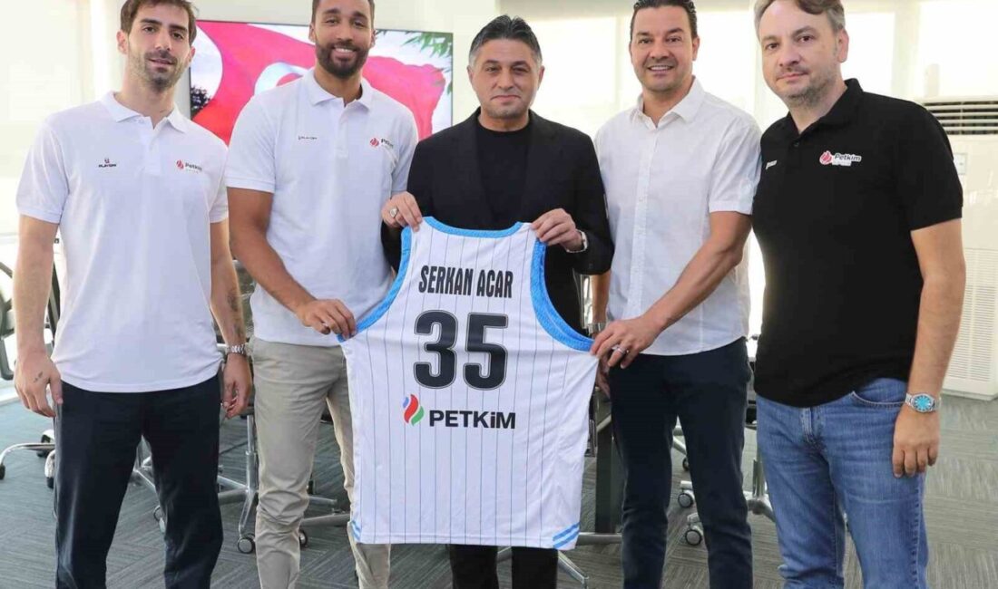 Aliağa Petkimspor Genel Menajeri Levent Türknas, Başantrenör Özhan Çıvgın ve