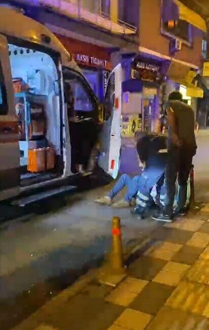 Bartın’da 2 alkollü şahıs caddeyi karıştırdı. Ayakta durmakta zorlanan şahıs,