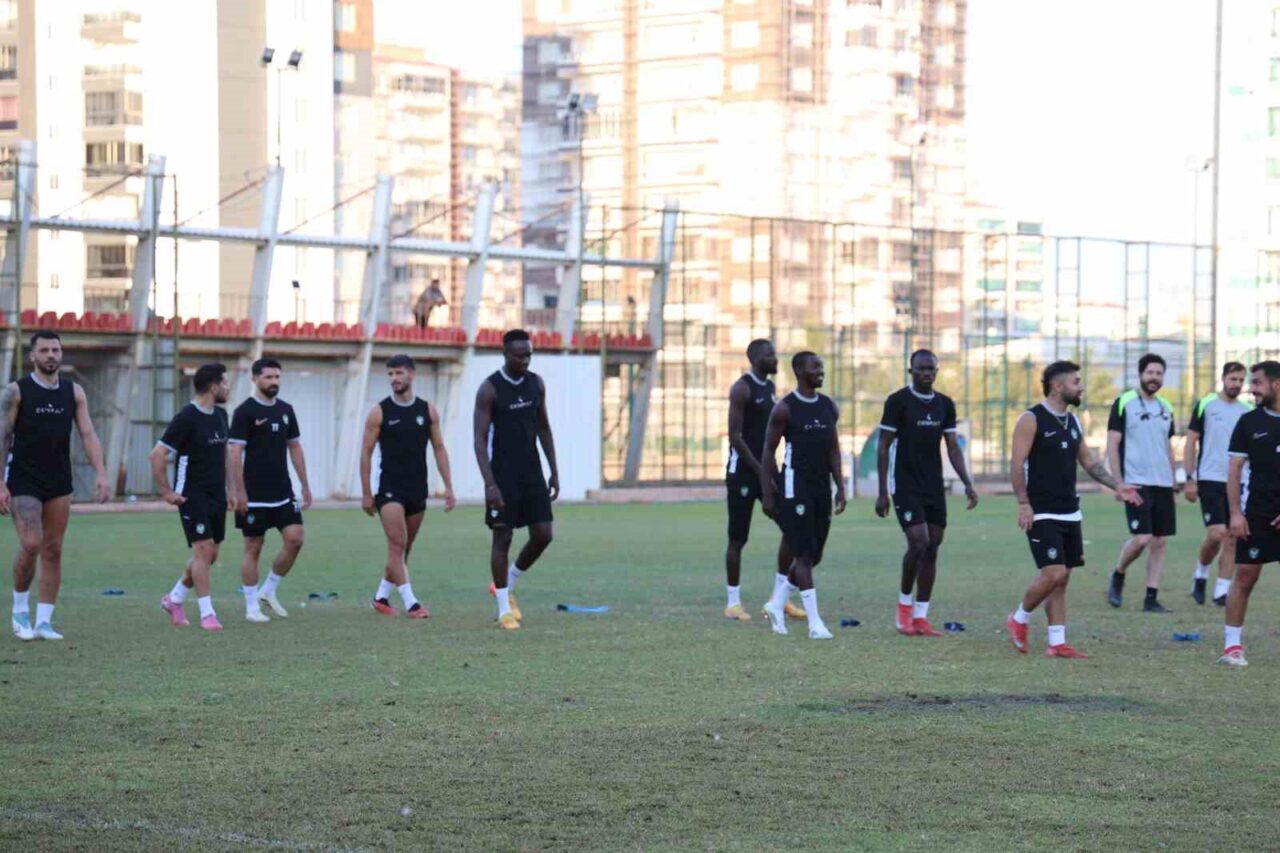 Amed Sportif Faaliyetler Teknik Direktörü Mehmet Altıparmak, ligde oynayacakları Sakaryaspor