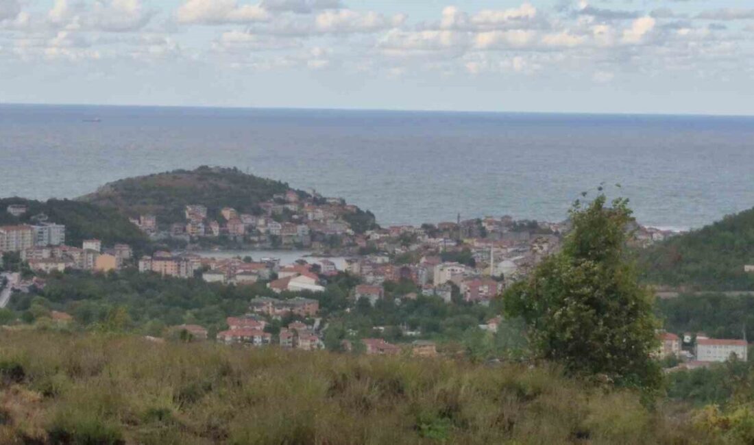 Bartın’ın turistik ilçelerinden Amasra’da etkili olan sağanak ve fırtına nedeniyle
