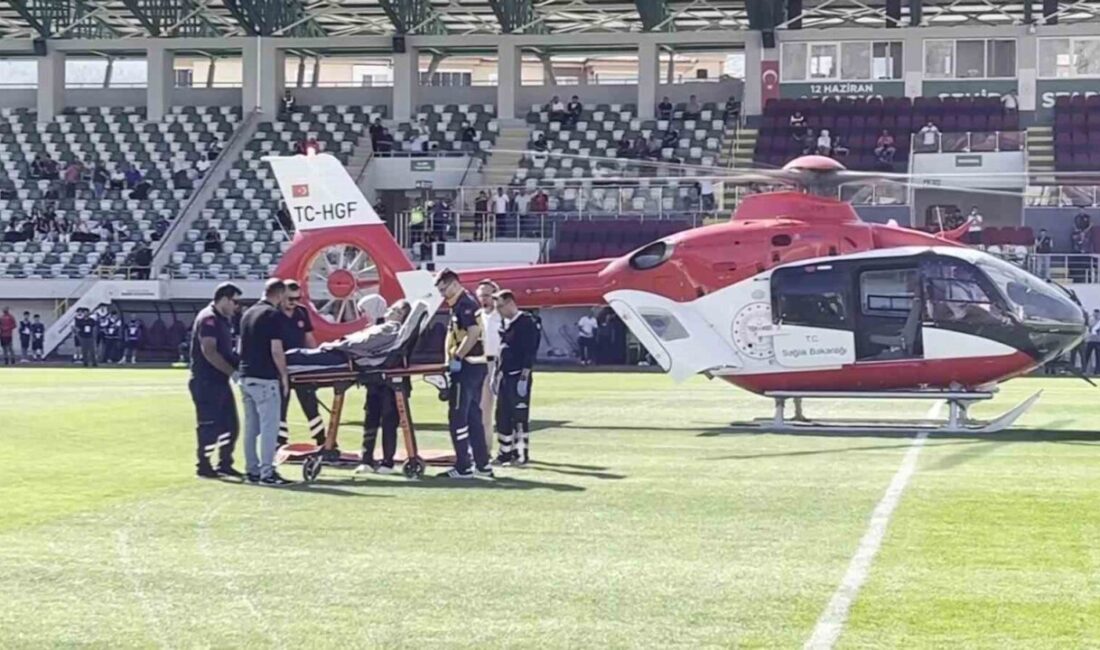 Amasya’da futbol maçı öncesi yeşil sahaya ambulans helikopter indi. Amasyaspor