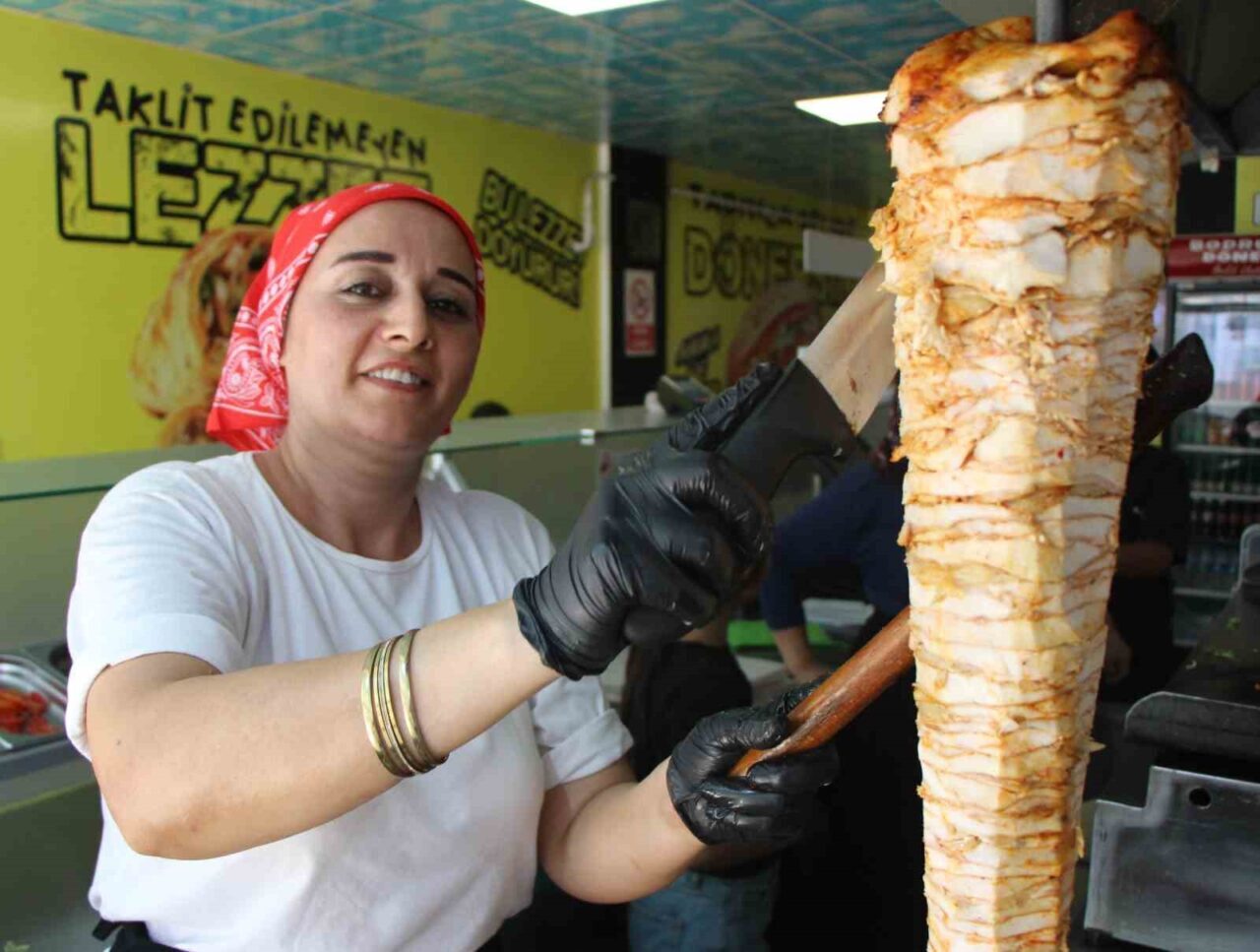 Amasya’nın tek kadın döner ustası, 5 yıldır döner ateşinin karşısında