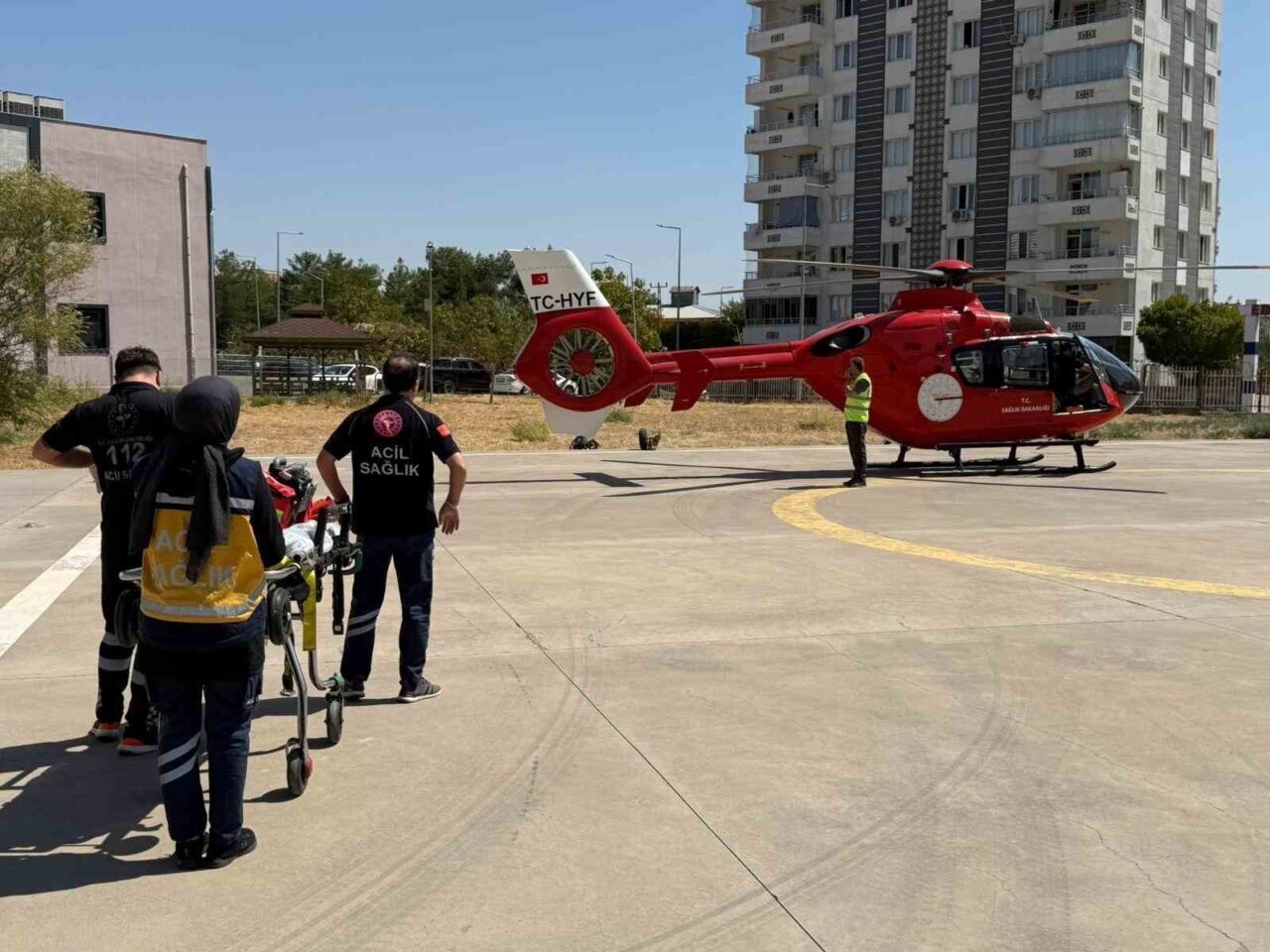 Diyarbakır’ın Çermik ilçesinde kalp krizi geçiren yaşlı hasta, ambulans helikopterle