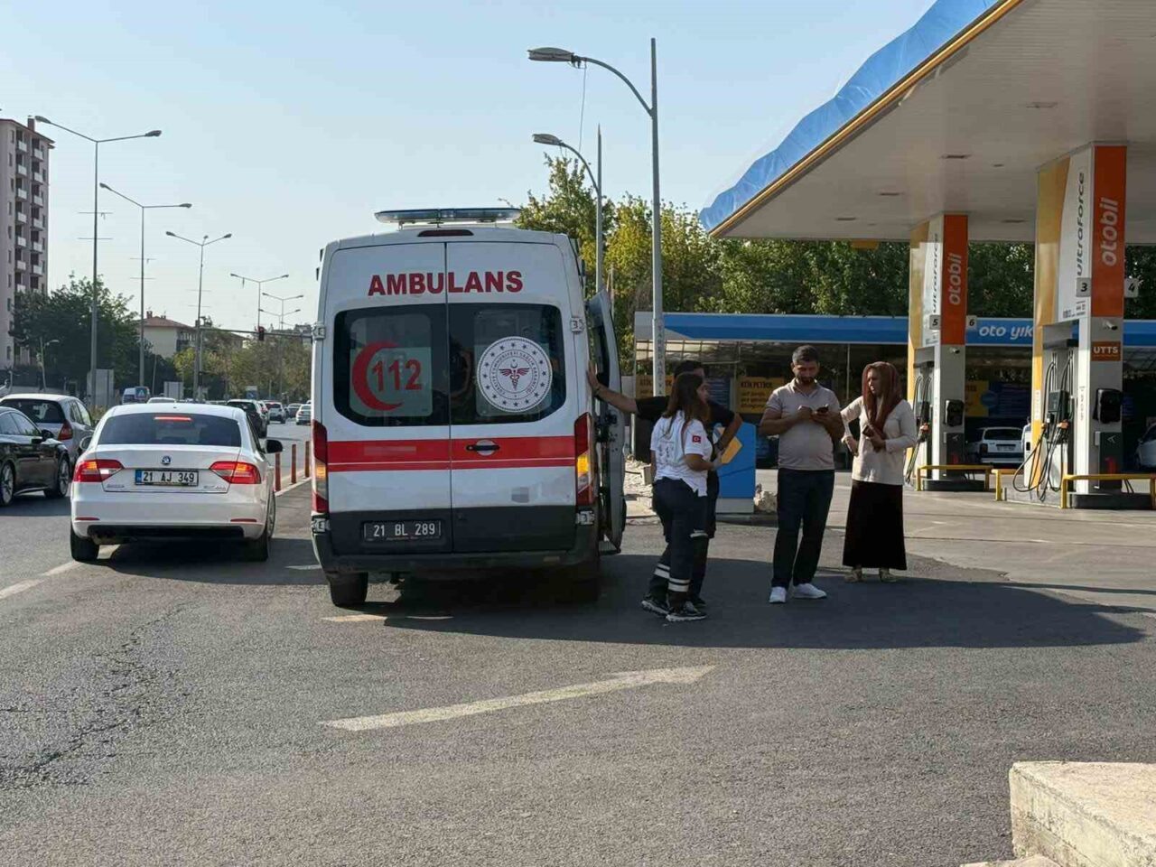 Diyarbakır’da hasta taşıyan ambulans ile ticari taksi çarpıştı. Olay yerine