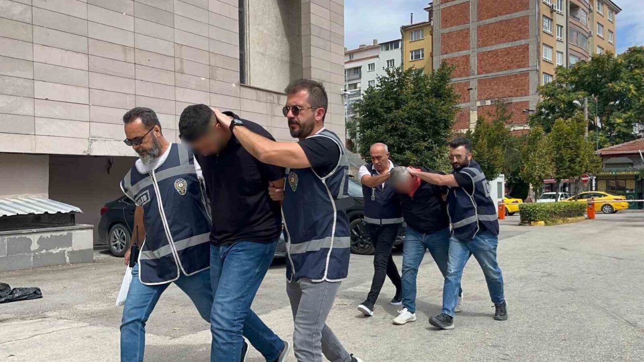 Eskişehir’de ambulansı kilometrelerce kovalayan baba-oğul adliyeye sevk edildi. Eskişehir’de dün