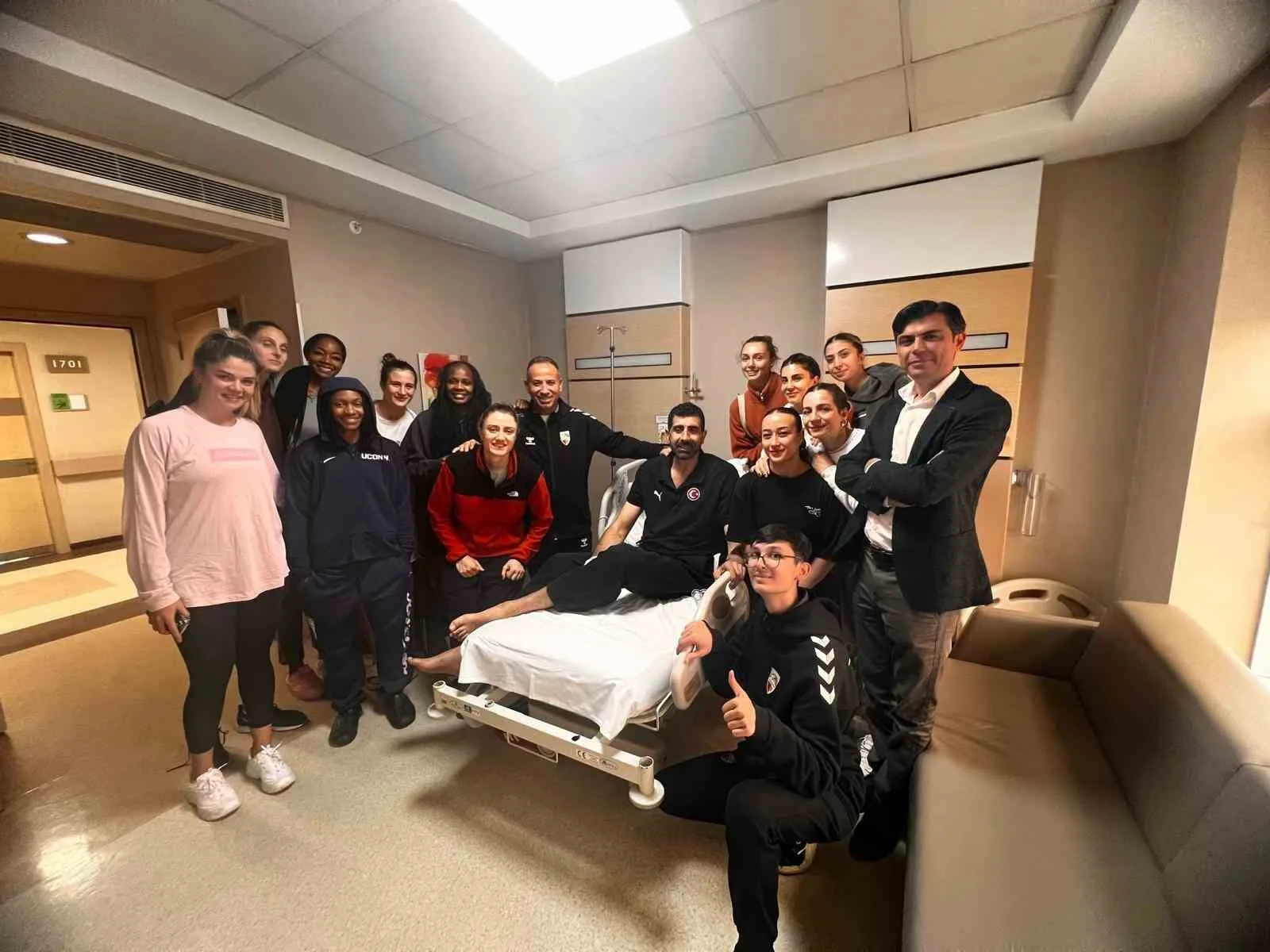 Kadınlar Basketbol Süper Ligi takımlarından Melikgazi Kayseri Basketbol’un sporcuları Memorial