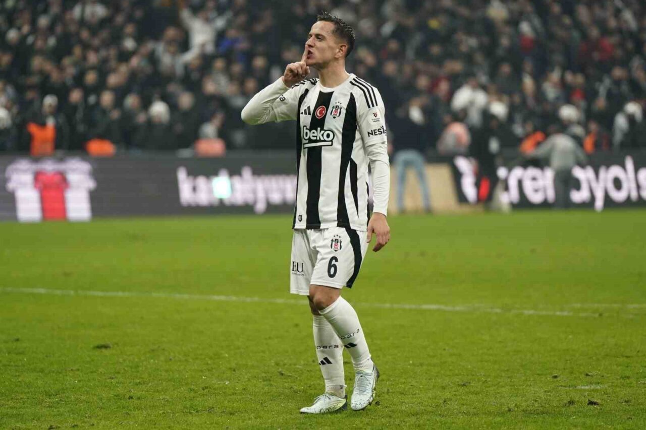 Beşiktaş, Bosna Hersekli futbolcu Amir Hadziahmetovic’in İngiltere Championship ekiplerinden Hull