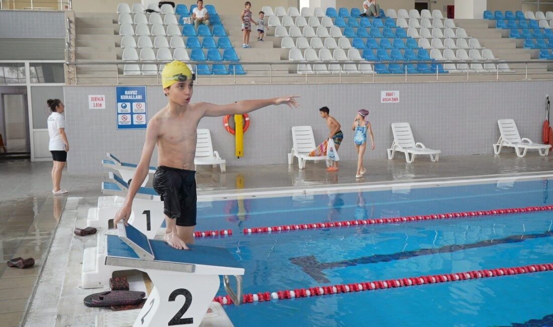 Niğde’de yaşayan 11 yaşındaki ampute sporcu Ahmet Yasin Yıldız, yüzme