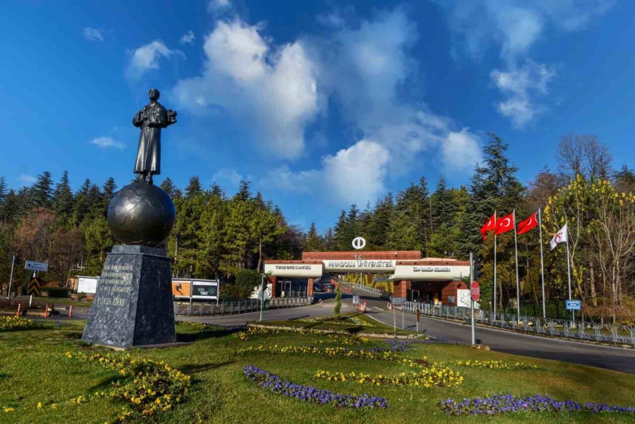 Anadolu Üniversitesi, 2025-2026 eğitim öğretim yılını “Yunus Emre Eğitim Öğretim