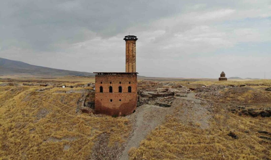 Kars’ın Ani Ören Yeri’nde bulunan Ebul Menüçehr Camii, Anadolu’daki ilk