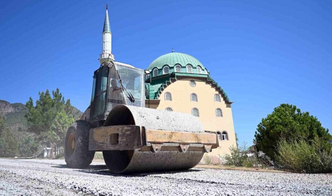 Mersin Büyükşehir Belediyesinin, Anamur’da 8 kilometrelik Gercebahşiş yolundan 50 kilometrelik